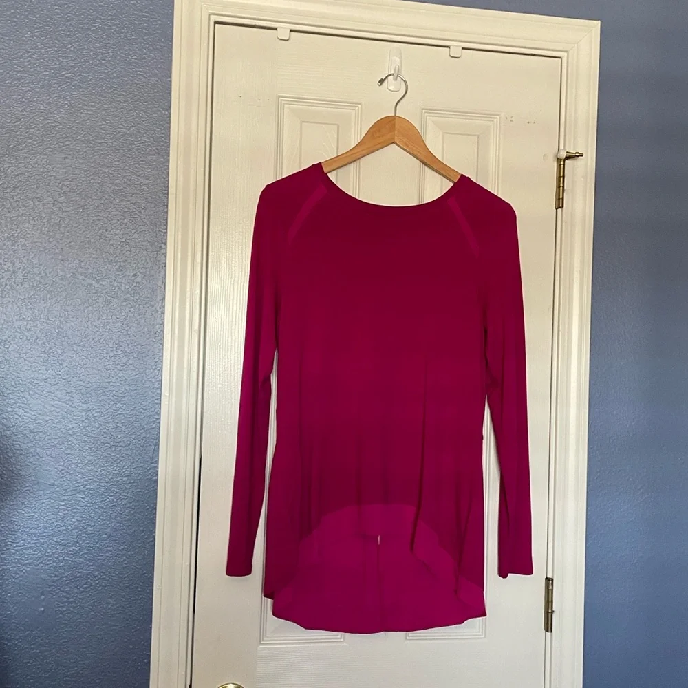 The Limited Fuchsia Hi-Lo Hem Top - Picture 2 of 7